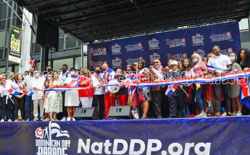 水中探险：幼儿水上运动赛事的激情舞台